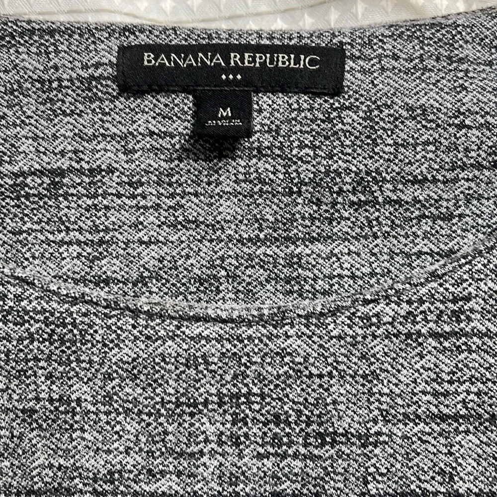 Banana Republic medium gray heather blouse, half puff sleeve